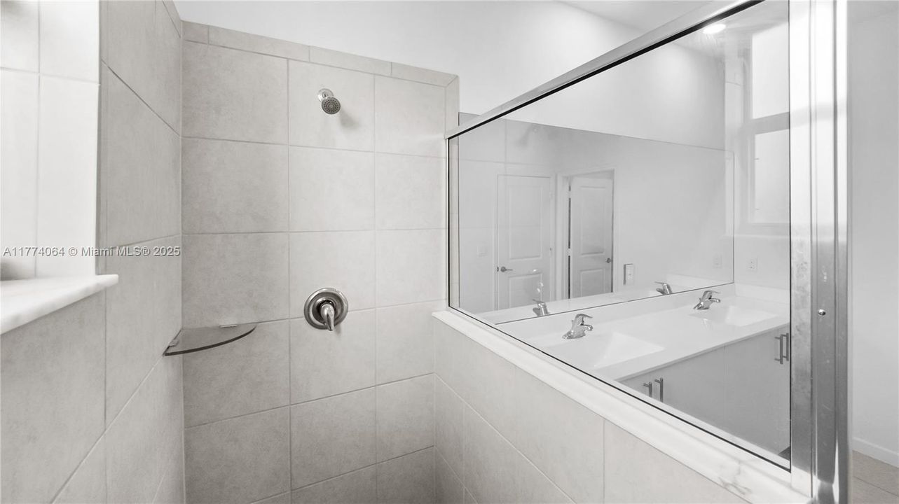 En Venta: $538,900 (3 camas, 2 baños, 1636 Pies cuadrados)