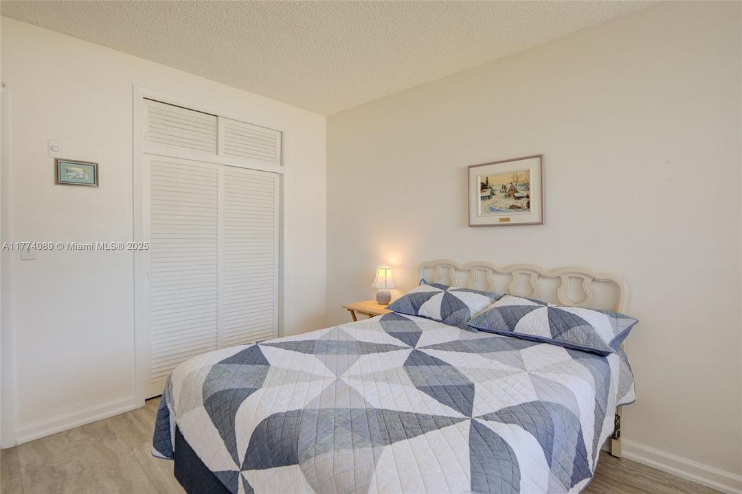 Recently Sold: $149,900 (2 beds, 1 baths, 848 Square Feet)