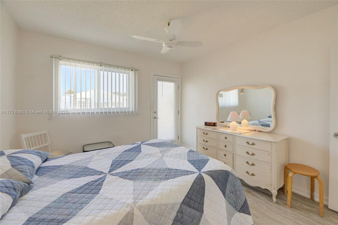 Recently Sold: $149,900 (2 beds, 1 baths, 848 Square Feet)