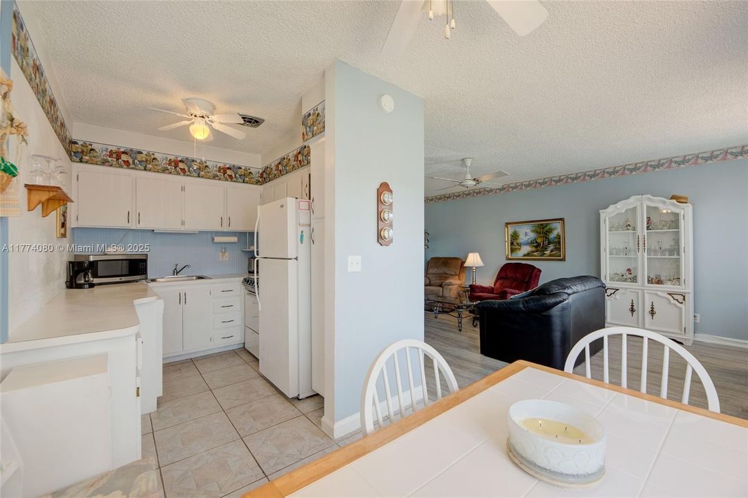 Recently Sold: $149,900 (2 beds, 1 baths, 848 Square Feet)