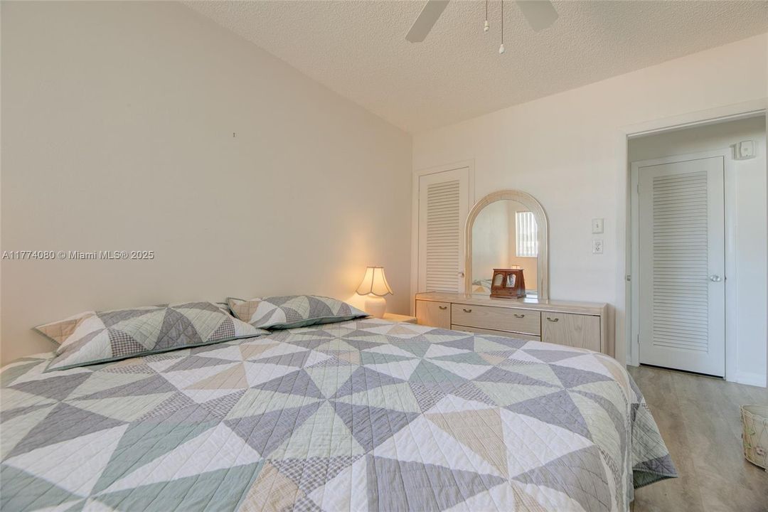 Recently Sold: $149,900 (2 beds, 1 baths, 848 Square Feet)