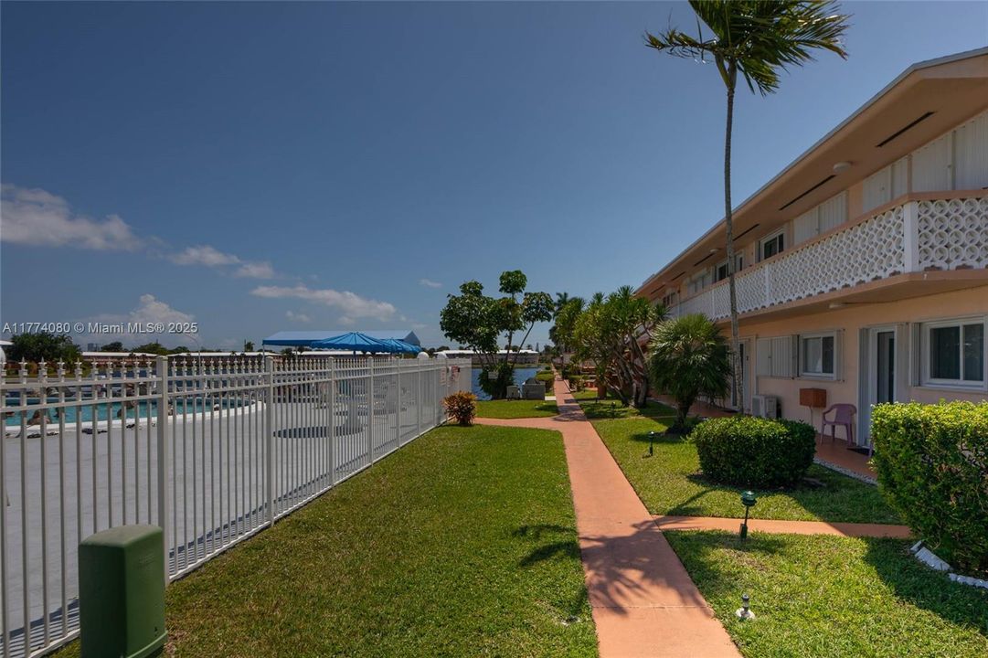 Recently Sold: $149,900 (2 beds, 1 baths, 848 Square Feet)