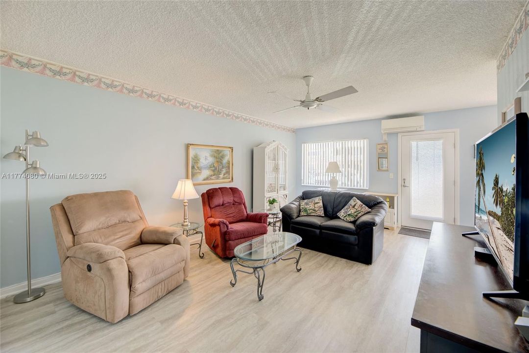 Recently Sold: $149,900 (2 beds, 1 baths, 848 Square Feet)