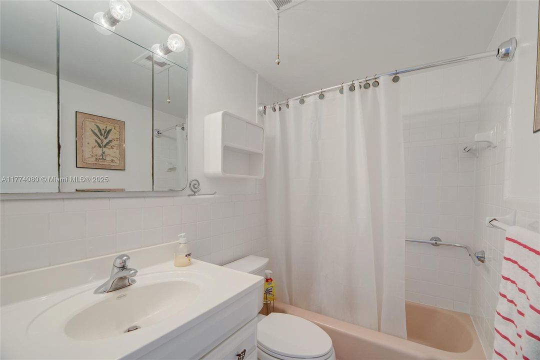 Recently Sold: $149,900 (2 beds, 1 baths, 848 Square Feet)