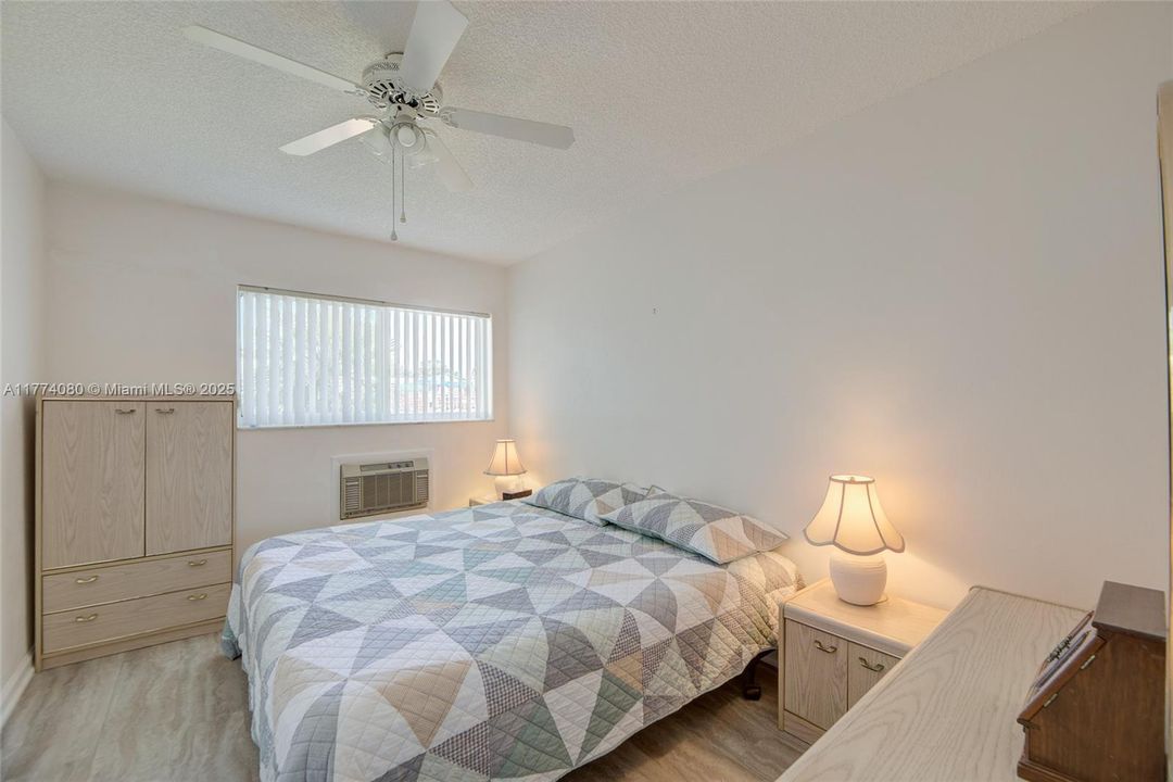 Recently Sold: $149,900 (2 beds, 1 baths, 848 Square Feet)