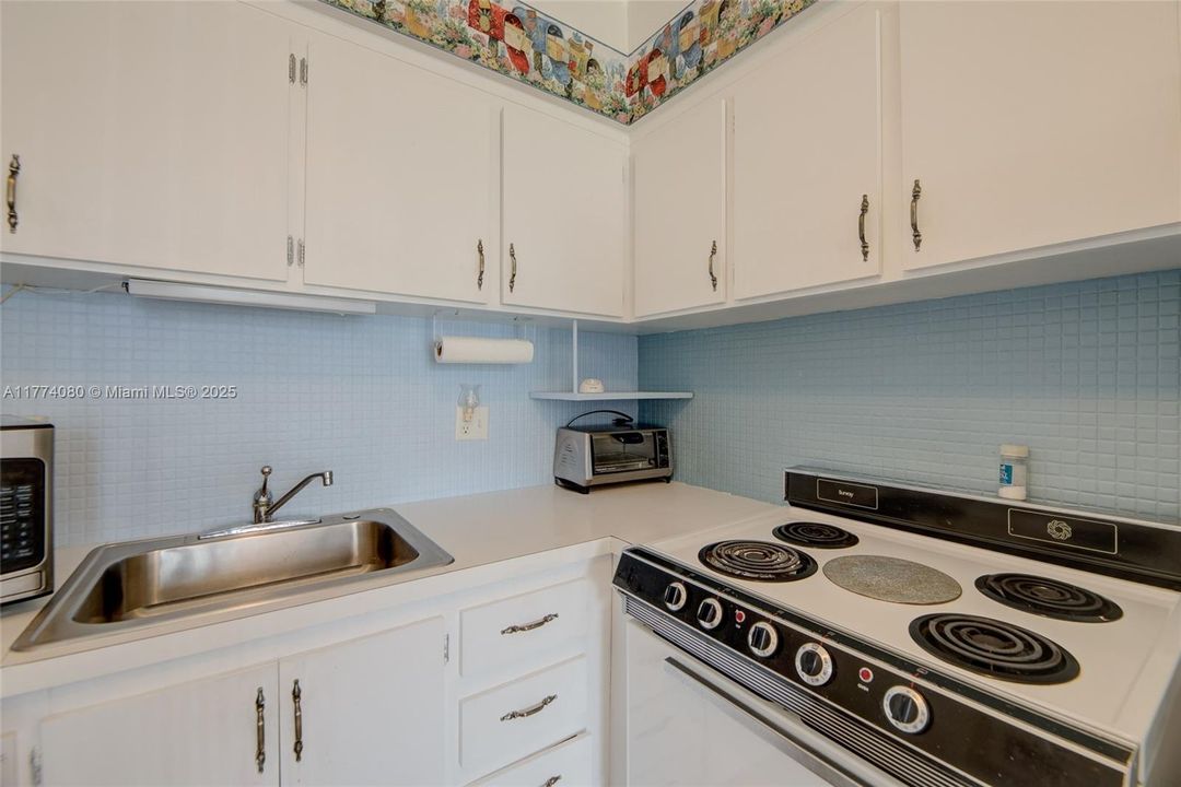 Recently Sold: $149,900 (2 beds, 1 baths, 848 Square Feet)