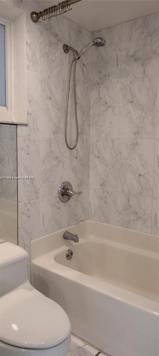 Recently Rented: $2,700 (2 beds, 2 baths, 977 Square Feet)