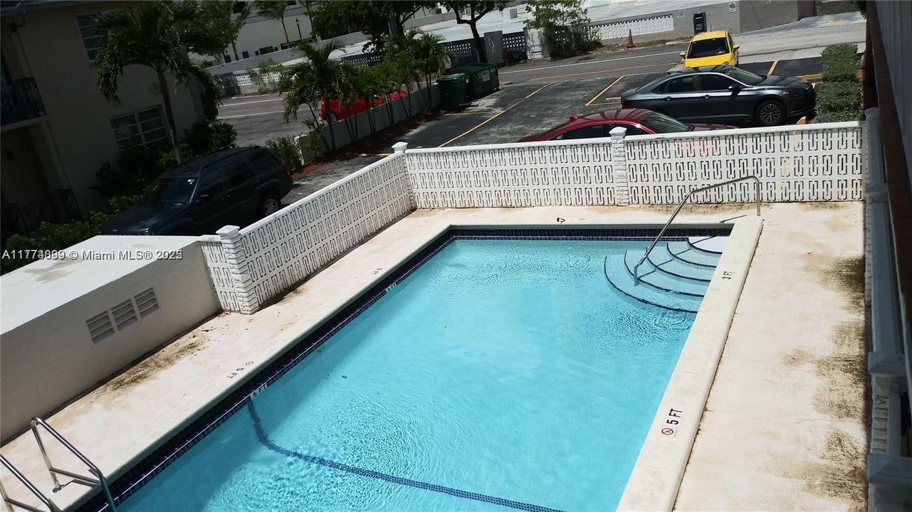 Recently Rented: $2,700 (2 beds, 2 baths, 977 Square Feet)