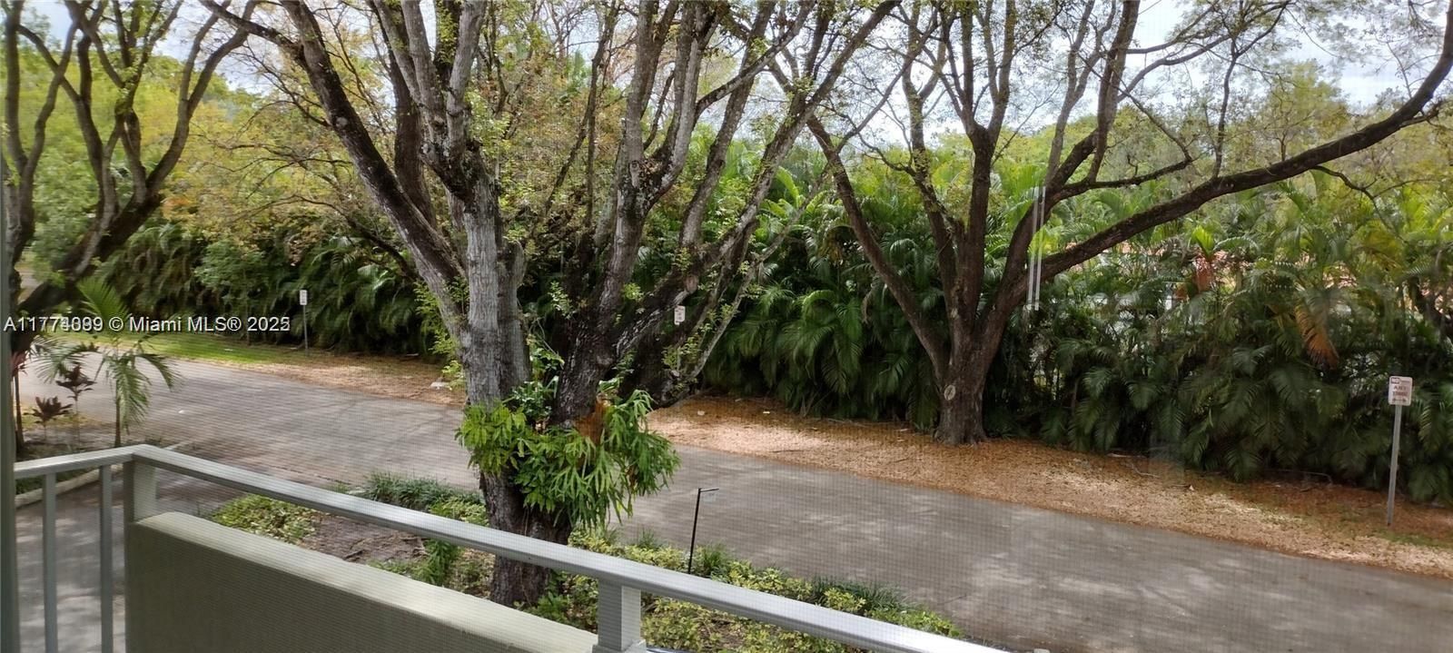 Recently Rented: $2,700 (2 beds, 2 baths, 977 Square Feet)