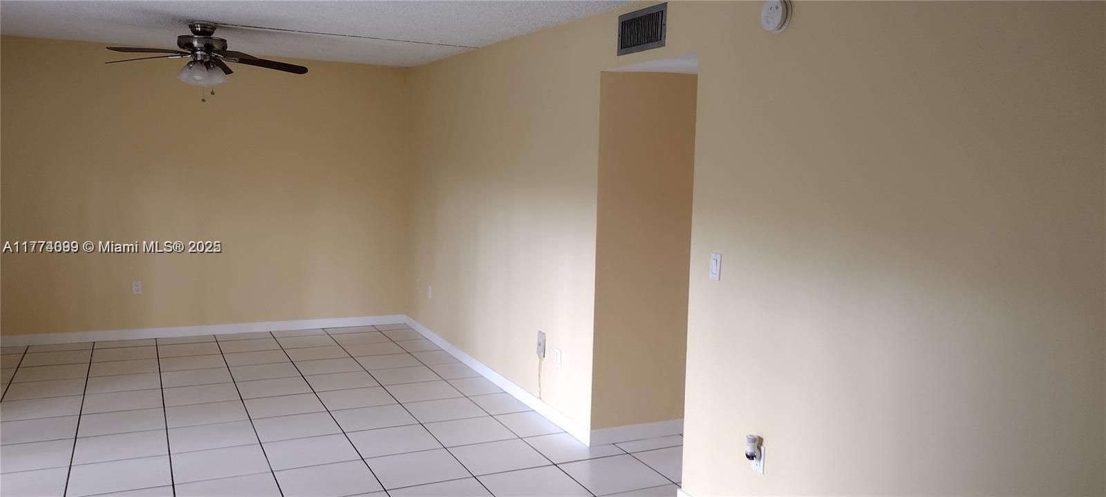 Recently Rented: $2,700 (2 beds, 2 baths, 977 Square Feet)