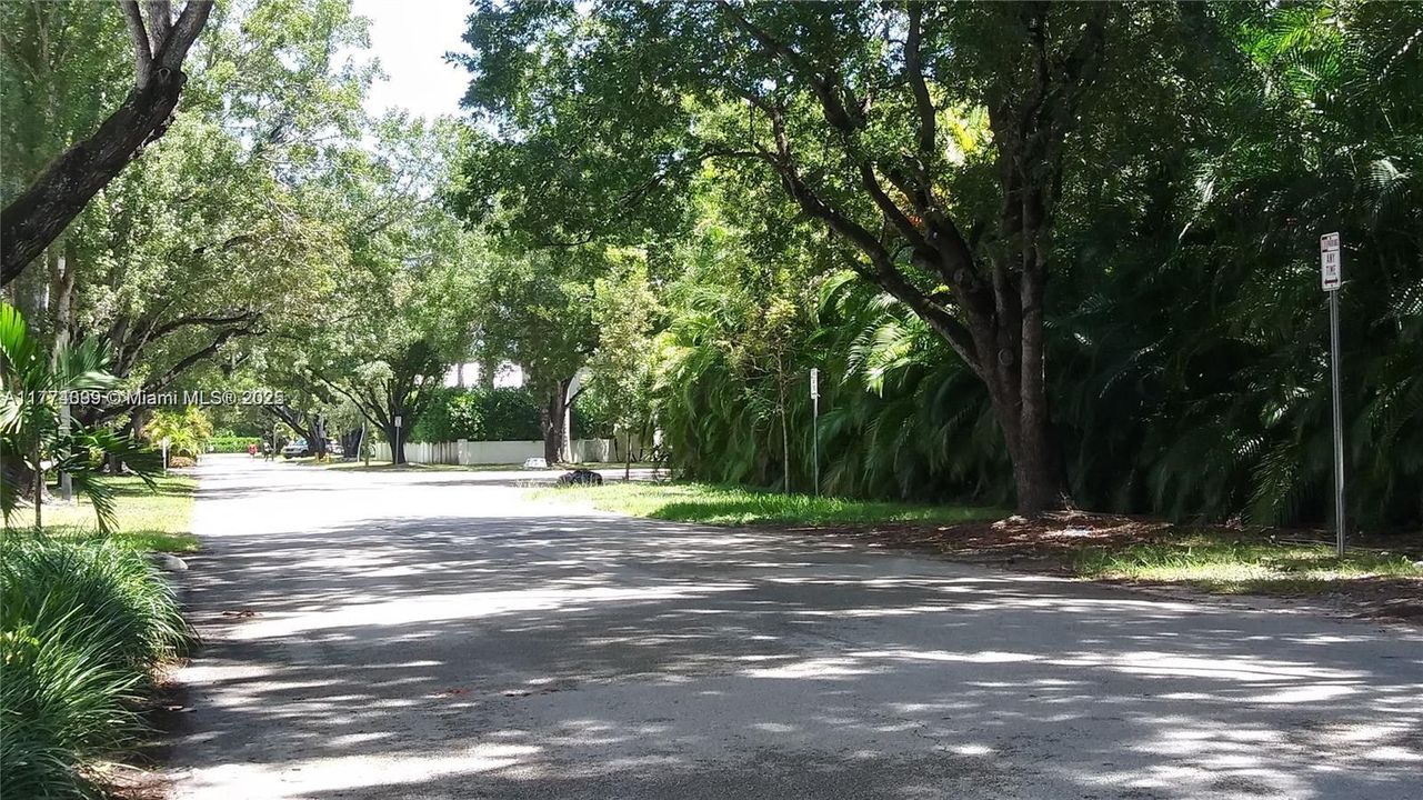 Recently Rented: $2,700 (2 beds, 2 baths, 977 Square Feet)