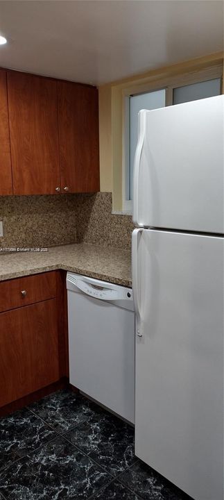 Recently Rented: $2,700 (2 beds, 2 baths, 977 Square Feet)