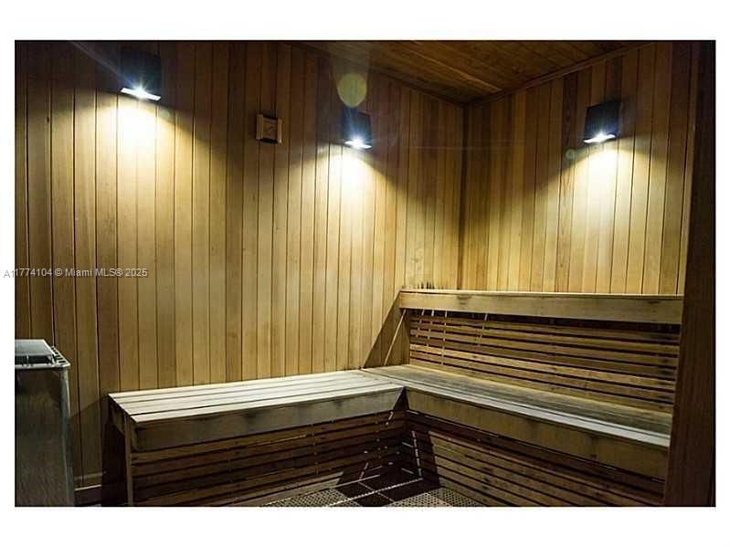 Recently Rented: $6,000 (3 beds, 3 baths, 1841 Square Feet)