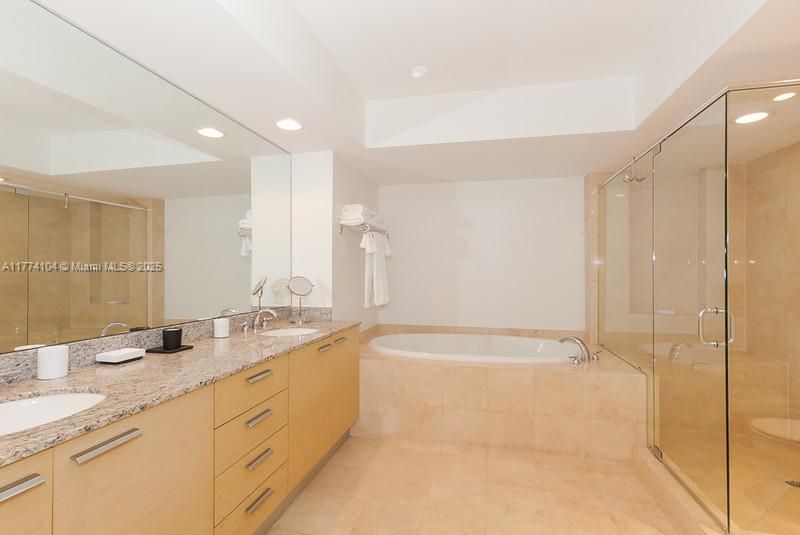 Recently Rented: $6,000 (3 beds, 3 baths, 1841 Square Feet)