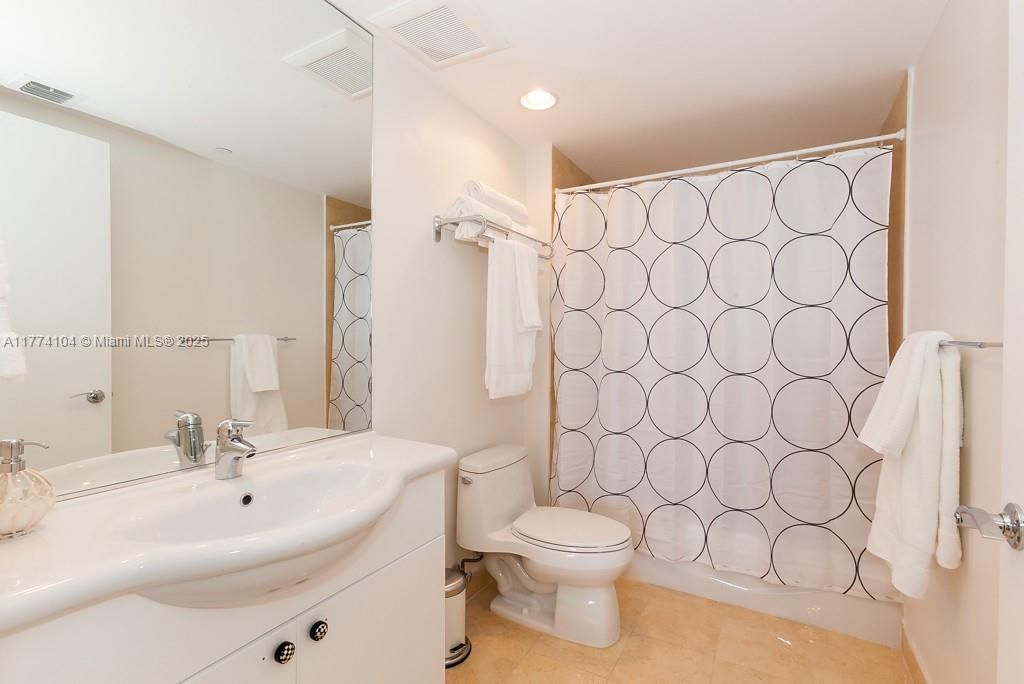 Recently Rented: $6,000 (3 beds, 3 baths, 1841 Square Feet)