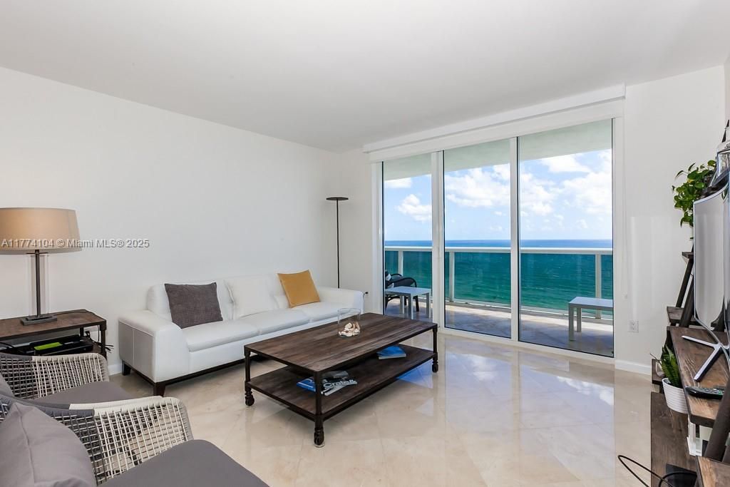 Recently Rented: $6,000 (3 beds, 3 baths, 1841 Square Feet)