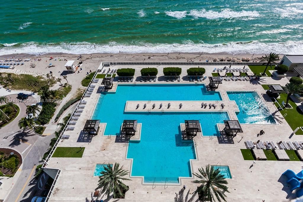 Recently Rented: $6,000 (3 beds, 3 baths, 1841 Square Feet)