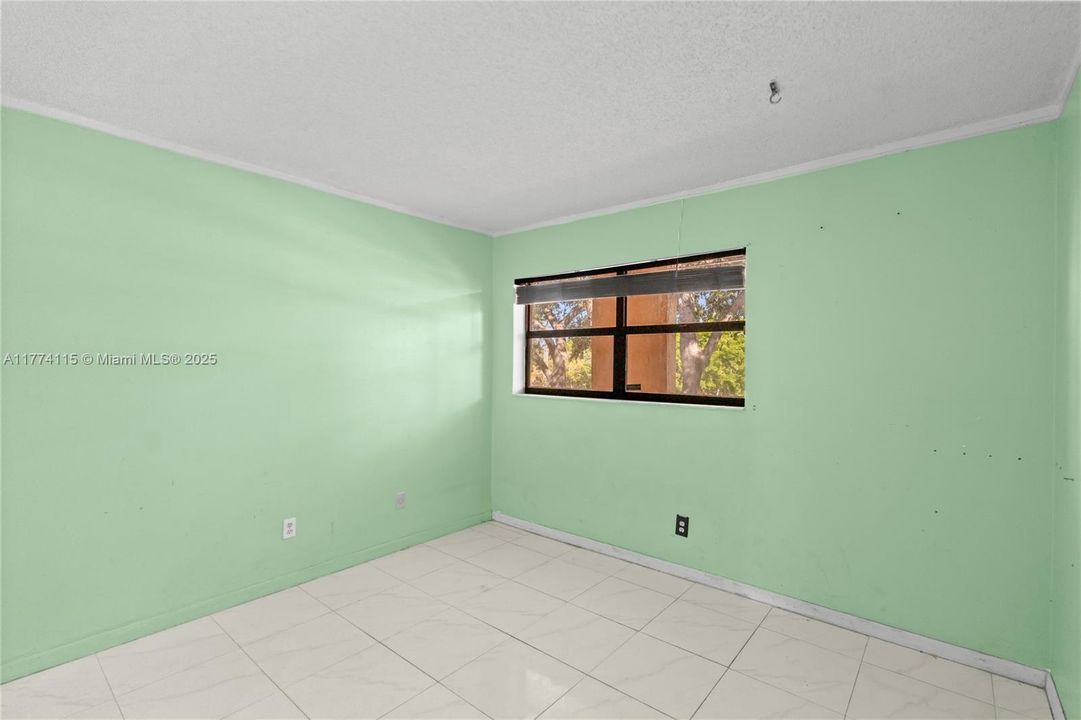 For Sale: $208,000 (2 beds, 2 baths, 820 Square Feet)