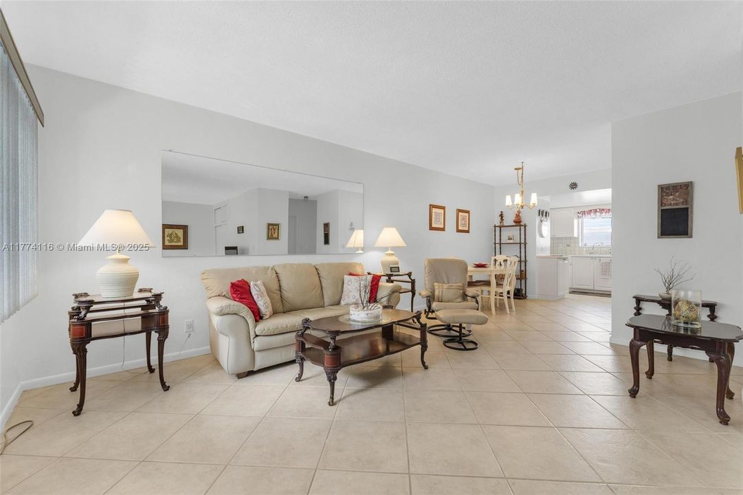 For Sale: $149,000 (2 beds, 1 baths, 774 Square Feet)