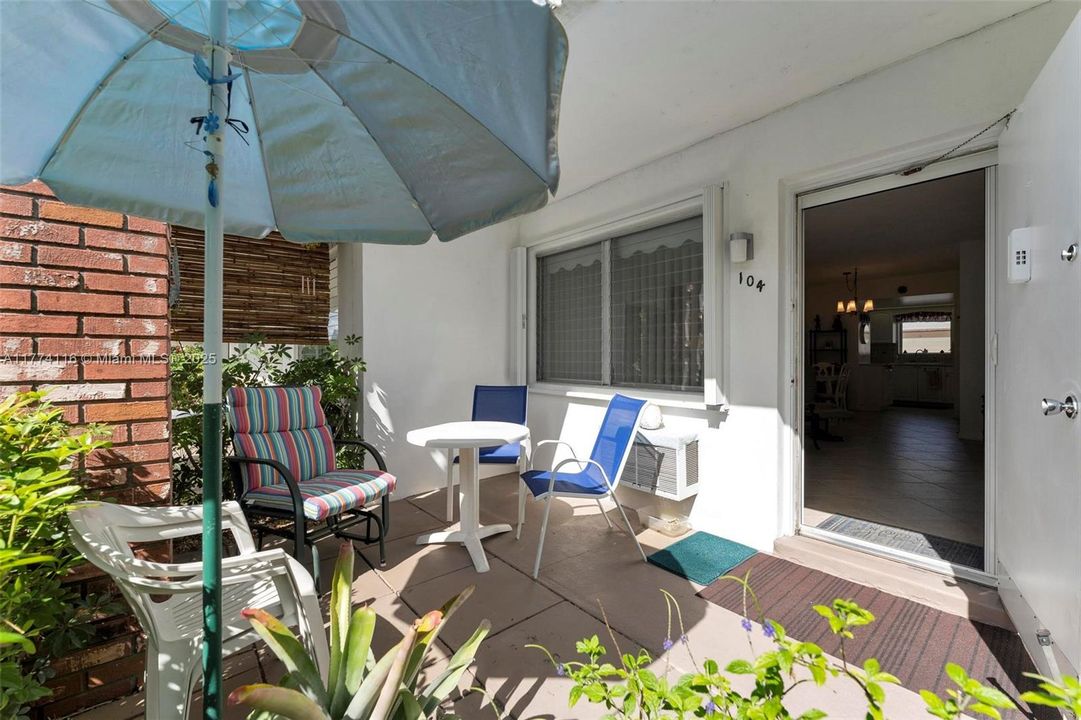 For Sale: $149,000 (2 beds, 1 baths, 774 Square Feet)