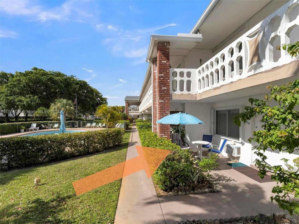 For Sale: $149,000 (2 beds, 1 baths, 774 Square Feet)