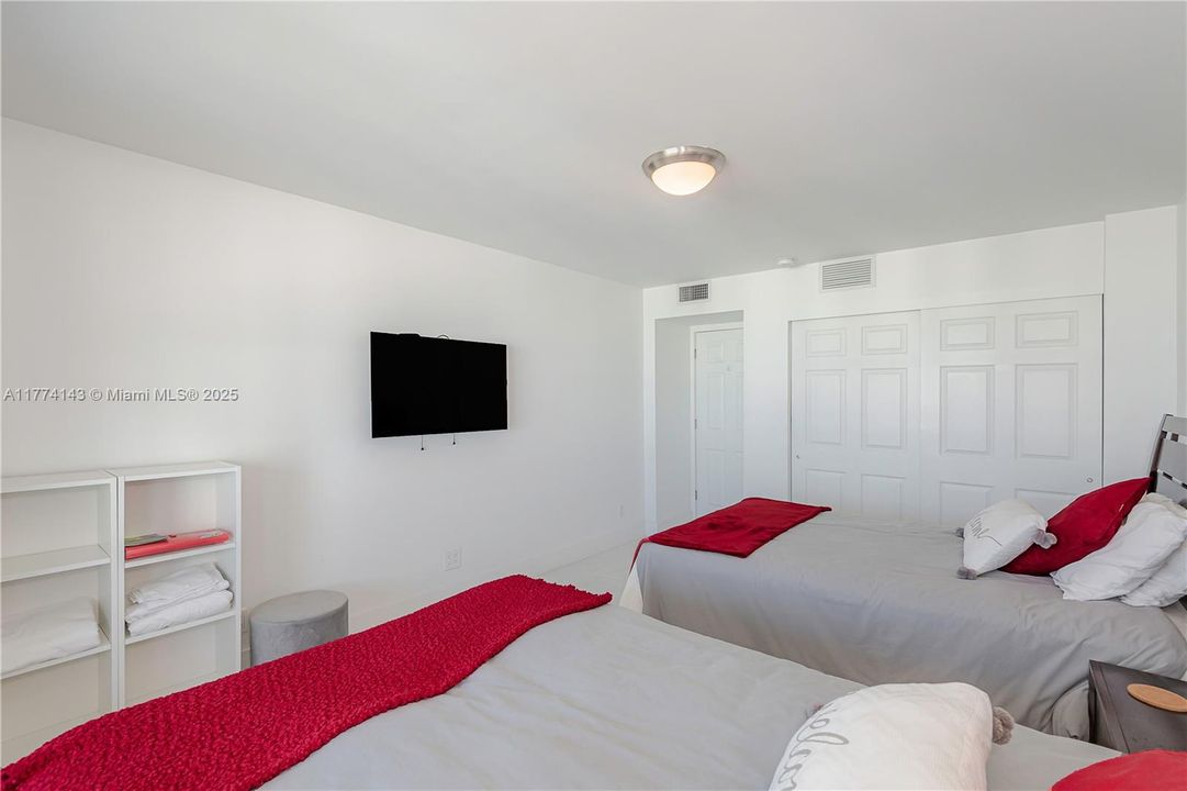 Recently Rented: $3,500 (2 beds, 2 baths, 1334 Square Feet)