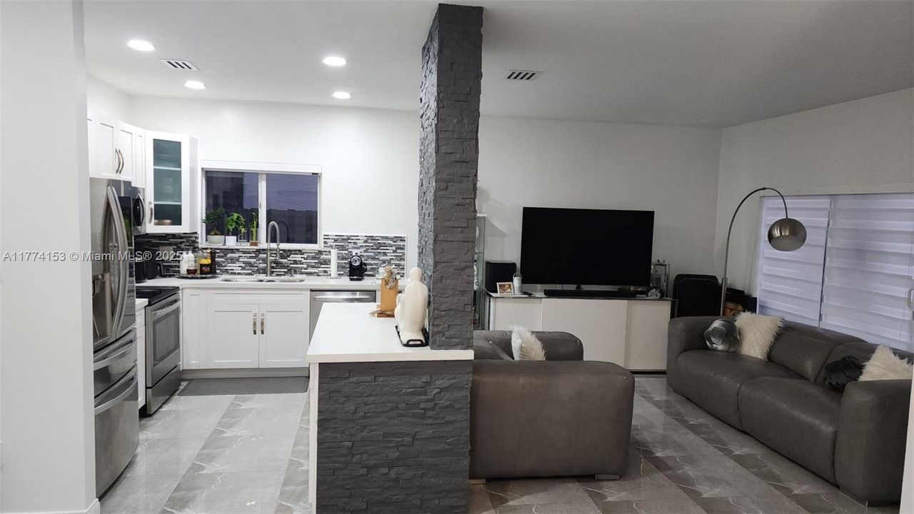 Recently Rented: $4,200 (5 beds, 3 baths, 1814 Square Feet)