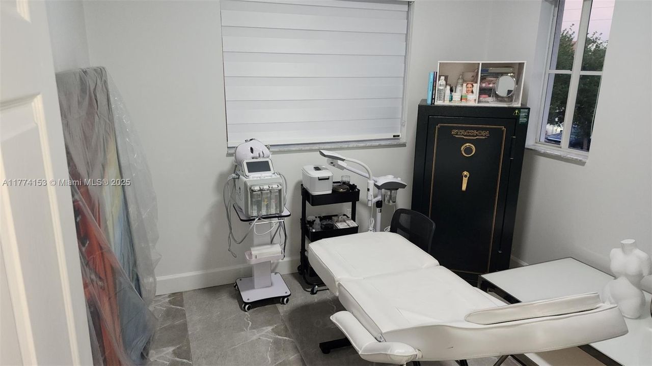 Recently Rented: $4,200 (5 beds, 3 baths, 1814 Square Feet)