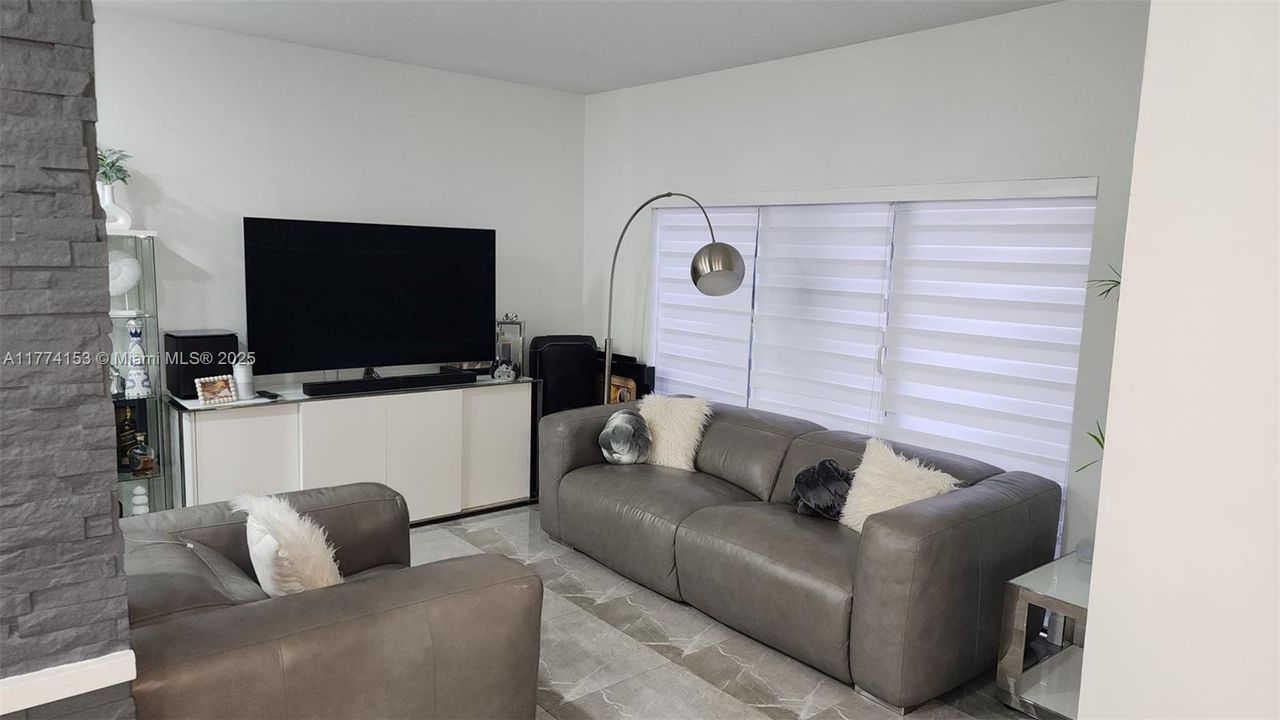 Recently Rented: $4,200 (5 beds, 3 baths, 1814 Square Feet)