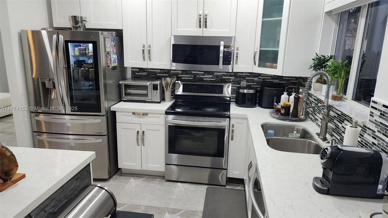 Recently Rented: $4,200 (5 beds, 3 baths, 1814 Square Feet)