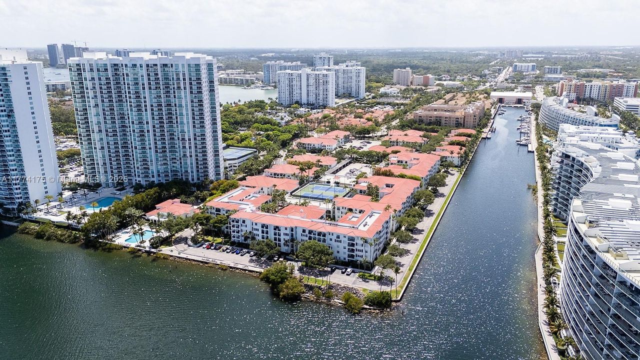 最近租的: $3,100 (2 贝兹, 2 浴室, 1077 平方英尺)