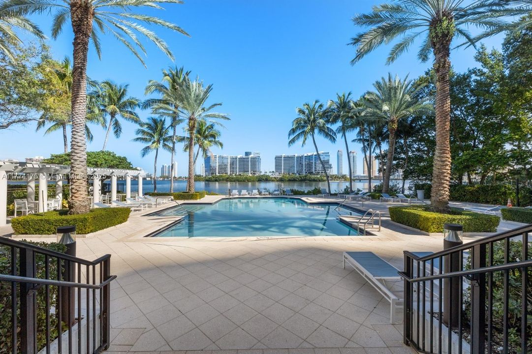 最近租的: $3,100 (2 贝兹, 2 浴室, 1077 平方英尺)