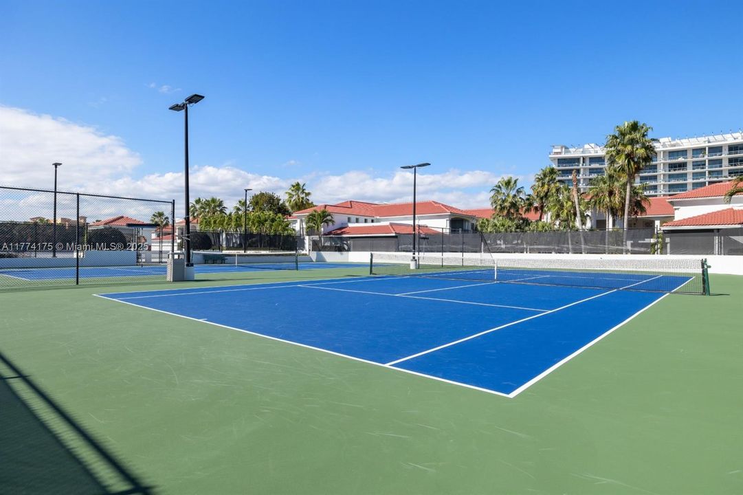 最近租的: $3,100 (2 贝兹, 2 浴室, 1077 平方英尺)