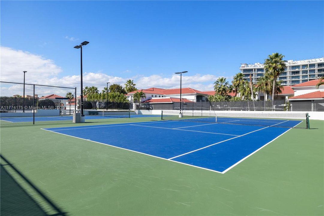 最近租的: $3,100 (2 贝兹, 2 浴室, 1077 平方英尺)