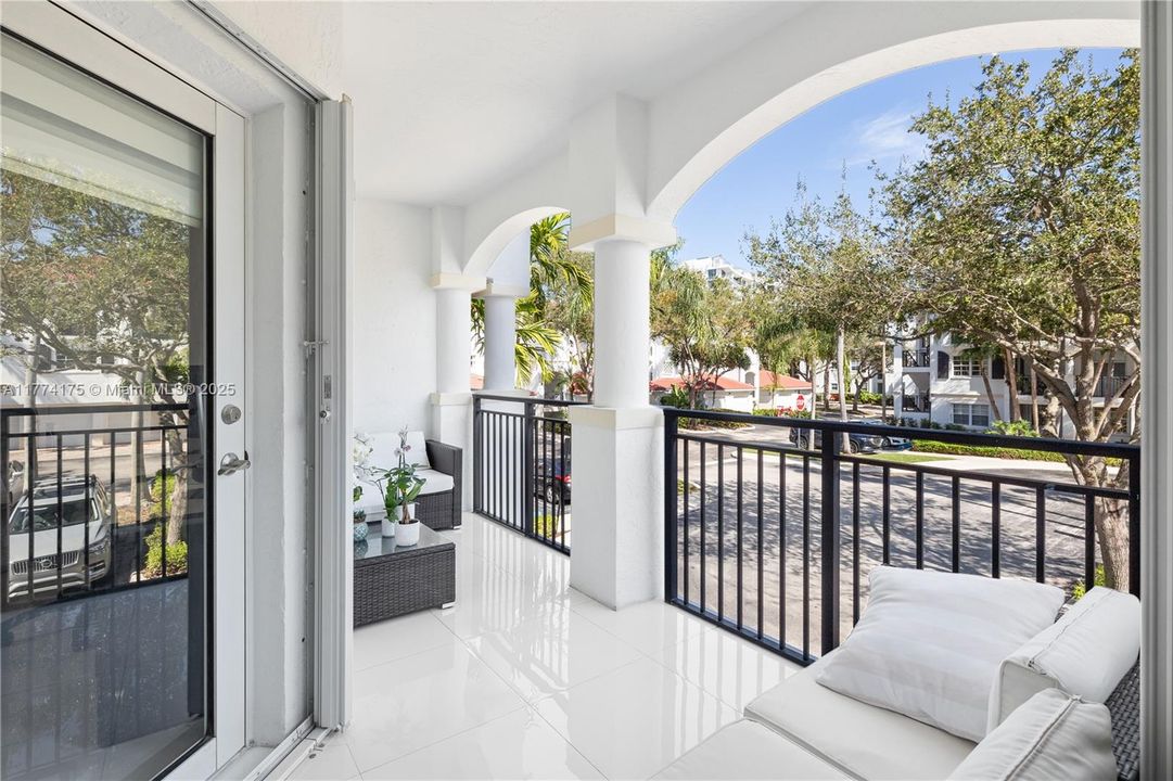 最近租的: $3,100 (2 贝兹, 2 浴室, 1077 平方英尺)