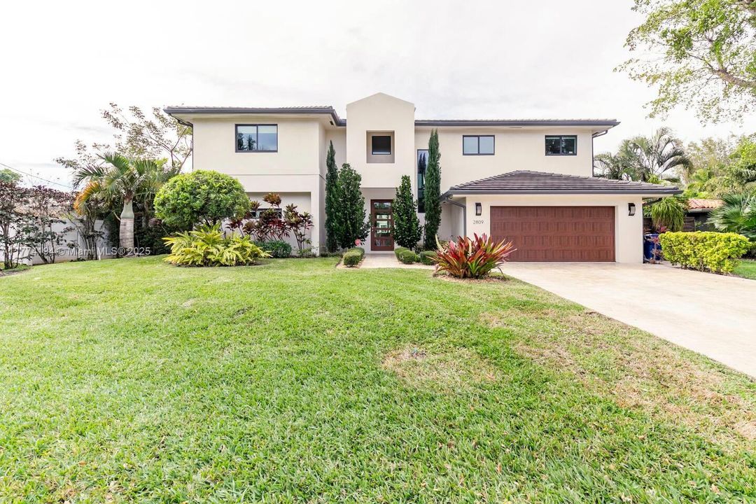 出租: $14,900 (5 贝兹, 3 浴室, 4726 平方英尺)