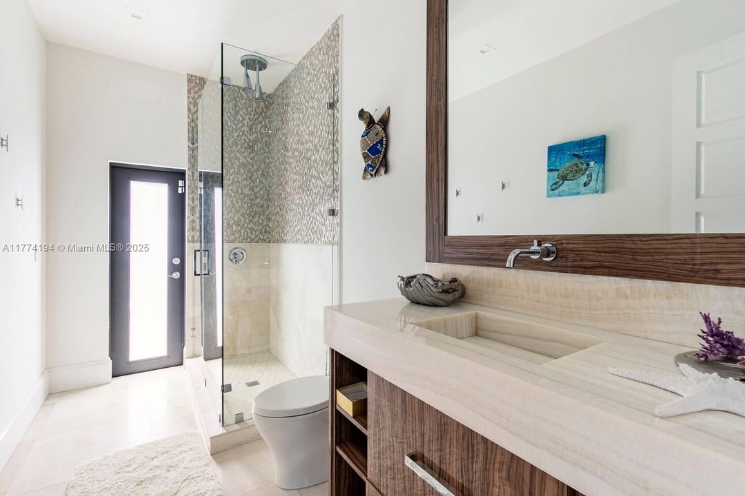 出租: $14,900 (5 贝兹, 3 浴室, 4726 平方英尺)