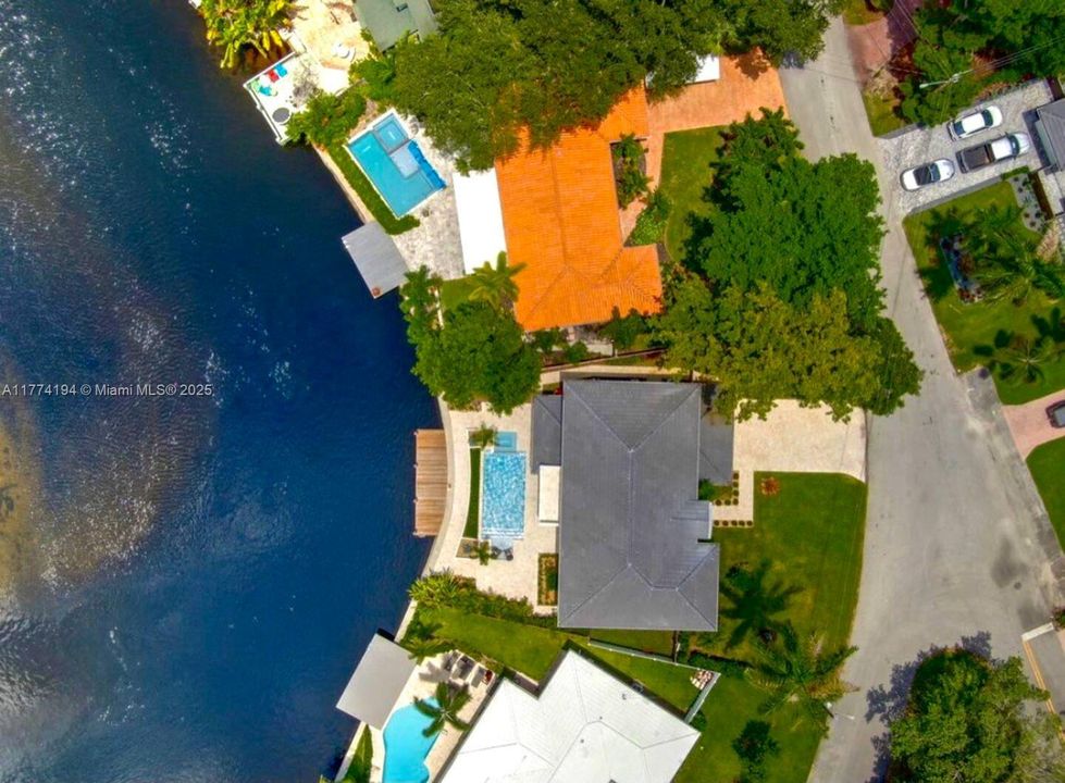 出租: $14,900 (5 贝兹, 3 浴室, 4726 平方英尺)