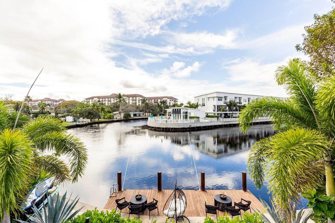 出租: $14,900 (5 贝兹, 3 浴室, 4726 平方英尺)