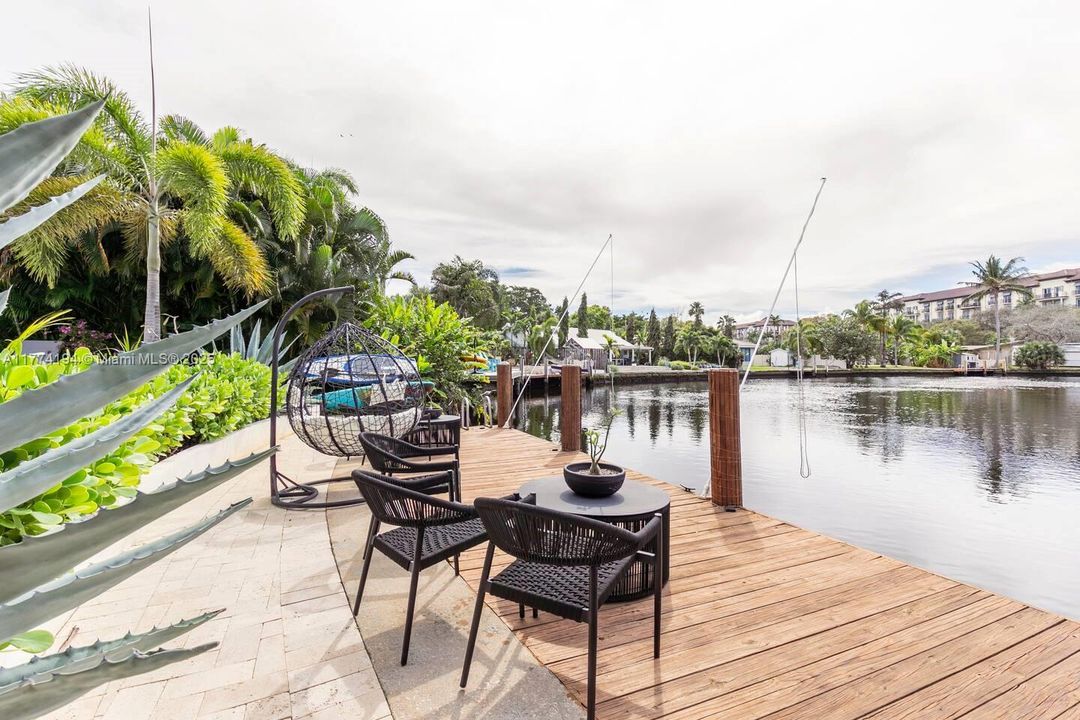 出租: $14,900 (5 贝兹, 3 浴室, 4726 平方英尺)