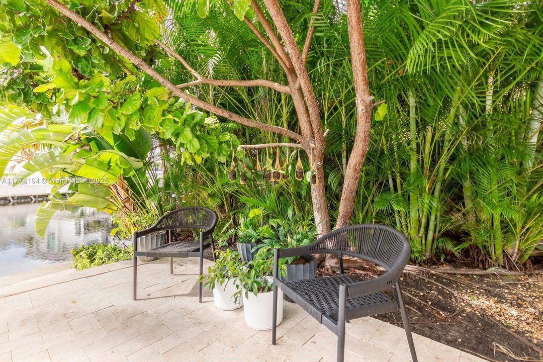 出租: $14,900 (5 贝兹, 3 浴室, 4726 平方英尺)