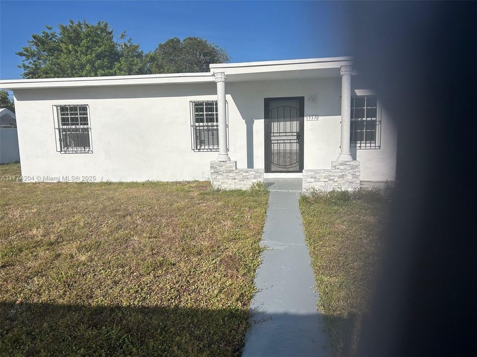 Recientemente alquilado: $2,850 (3 camas, 1 baños, 864 Pies cuadrados)