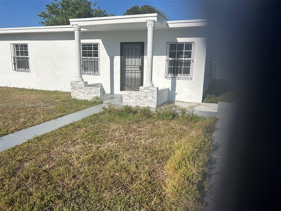 Recientemente alquilado: $2,850 (3 camas, 1 baños, 864 Pies cuadrados)