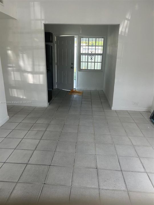 Recientemente alquilado: $2,850 (3 camas, 1 baños, 864 Pies cuadrados)