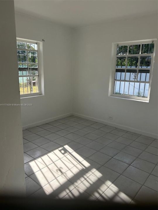 Recientemente alquilado: $2,850 (3 camas, 1 baños, 864 Pies cuadrados)