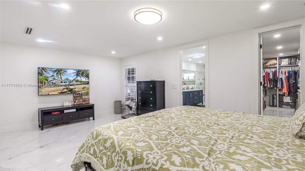 For Sale: $2,800,000 (6 beds, 3 baths, 3743 Square Feet)