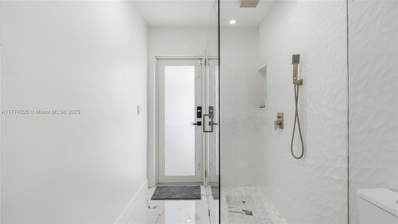 For Sale: $2,800,000 (6 beds, 3 baths, 3743 Square Feet)