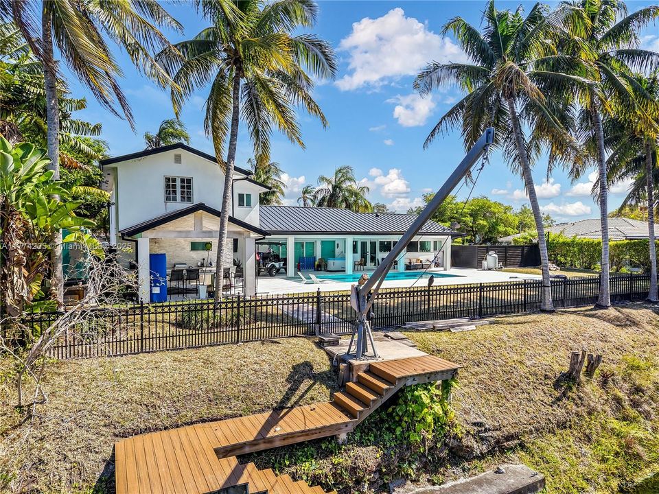 For Sale: $2,800,000 (6 beds, 3 baths, 3743 Square Feet)