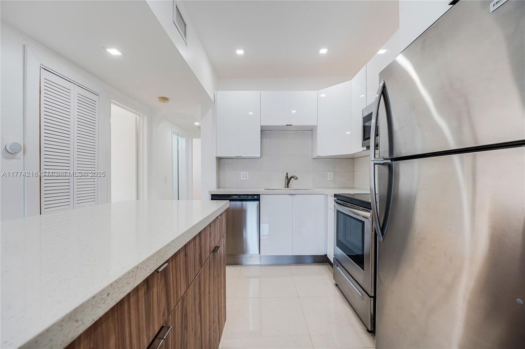 最近租的: $2,700 (2 贝兹, 2 浴室, 730 平方英尺)