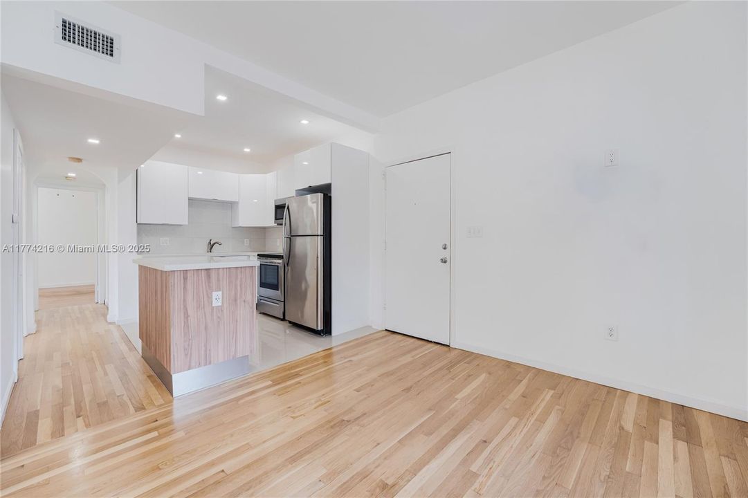 最近租的: $2,700 (2 贝兹, 2 浴室, 730 平方英尺)